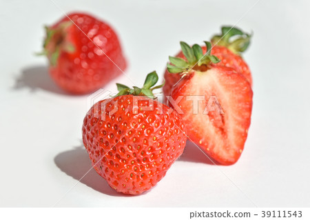 Strawberry (Amaou) Strawberry (Amaou) 39111543