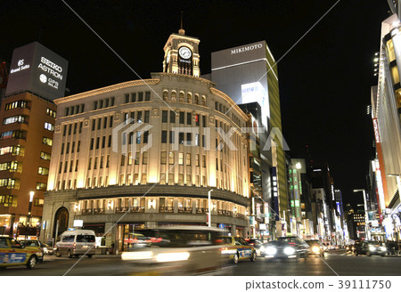 Tokyo's cityscape landscape in Japan Japanese streets of Ginza and the flow of cars (night view) Tokyo's cityscape landscape in Japan Japanese streets of Ginza and the flow of cars (night view) 39111750