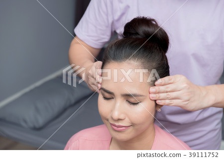 Spa and Thai massage, beautiful women relaxing Spa and Thai massage, beautiful women relaxing 39111752