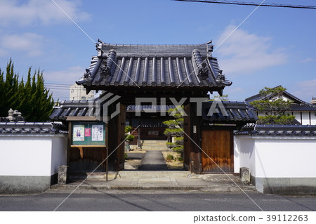 在城山鎮津山市的小田建造的Rinsei教派'Soneiji寺'：Sanmon 39112263