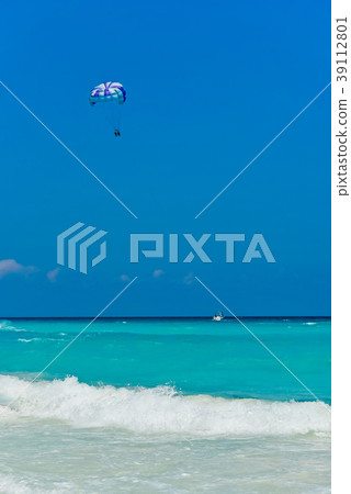 Cancun Beach and Parasailing (Vertical) 39112801