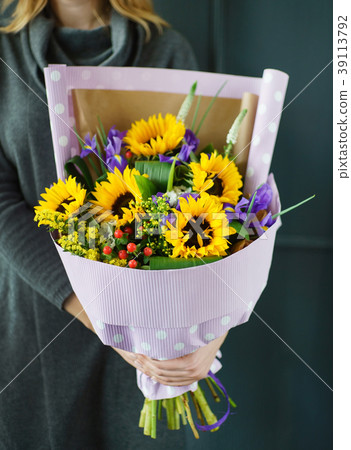 nice bouquet in the hands nice bouquet in the hands 39113792