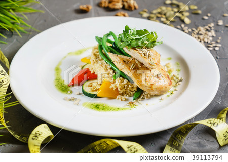 quinoa with chicken fillet quinoa with chicken fillet 39113794
