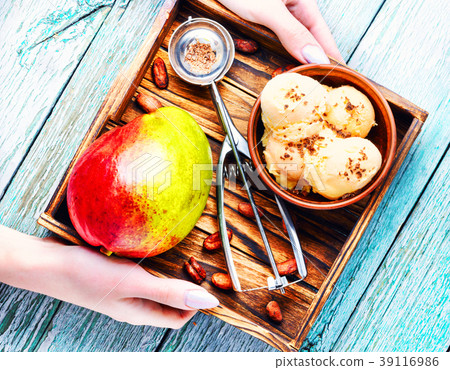 Ice cream with mango flavor Ice cream with mango flavor 39116986