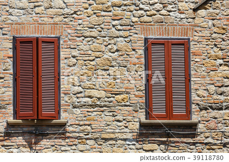 Volterra house wall, Tuscany, Italy 39118780