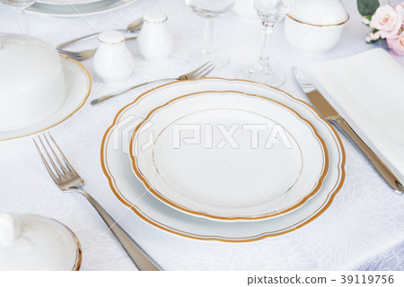 Elegance table setting 39119756