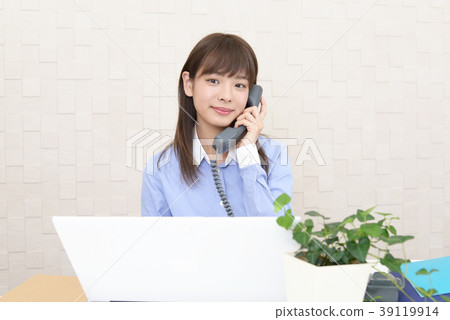 忙碌的女商人 39119914