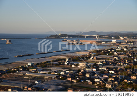 [Shikoku 88 Temples] Number 32 Tosa Bay on a spring morning seen from Zenshibuji Temple, Nankoku City, Kochi Prefecture 39119956