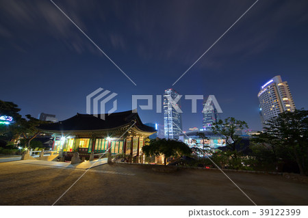 Seo-eun Bongeunsa and Gangnam city center night view Seo-eun Bongeunsa and Gangnam city center night view 39122399