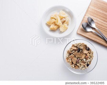 幹菠蘿和格蘭諾拉麥片 39122495