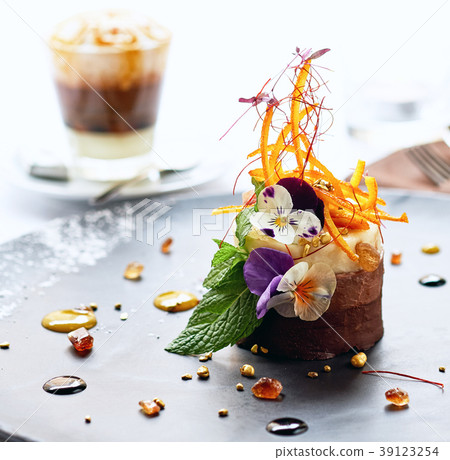 Chocolate cake 39123254