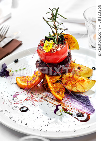 Grilled beef steak Grilled beef steak 39123259