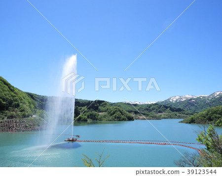 Tsukiyama lake great fountain 39123544
