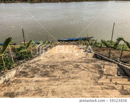 Stairs The Mekong River in Mukdahan Stairs The Mekong River in Mukdahan 39123838