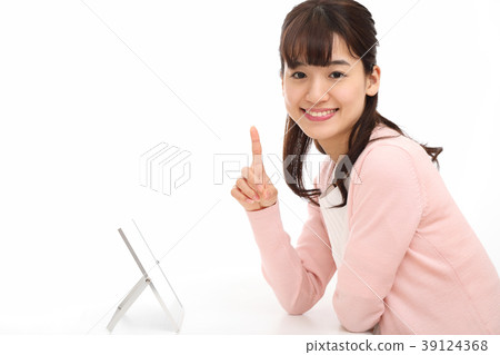 A woman giving a tour A woman giving a tour 39124368