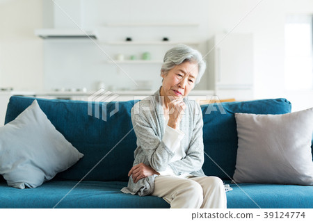 Senior woman worry Senior woman worry 39124774