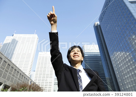 A young businessman 39124801