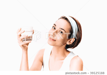女人喝冷水 女人喝冷水 39125188