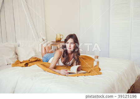 woman reading the book woman reading the book 39125196