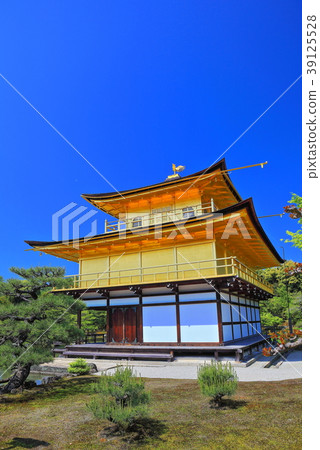 Kinkakuji Temple in early summer Kinkakuji Temple in early summer 39125528
