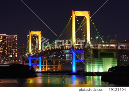 Special light up of Rainbow Bridge seen from Tokyo Odaiba seaside park 39125804