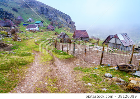 Bosnian village in the mountains 39126389