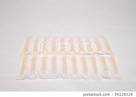 Unused medical needles in the package 39126526