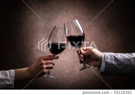 A toast with red wine 39128382