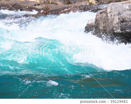 Flow of water (Naga River-Gifu Prefecture Gujo City Minami Town) Flow of water (Naga River-Gifu Prefecture Gujo City Minami Town) 39129481
