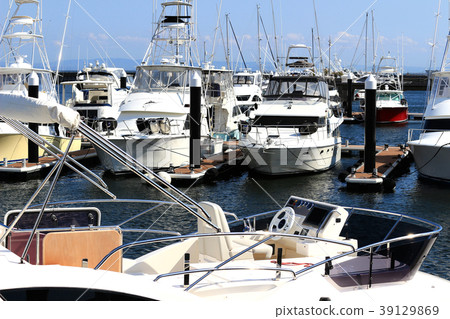 Calm marina 39129869