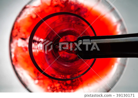 Red wine pouring in decanter Red wine pouring in decanter 39130171