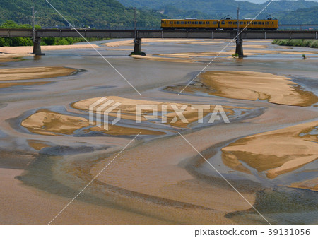 San-in Main Line running through the Ii River San-in Main Line running through the Ii River 39131056