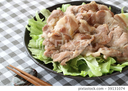 Grilled pork shoulder loin 39131074