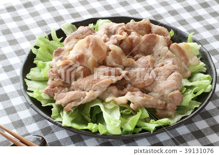 Grilled pork shoulder loin 39131076