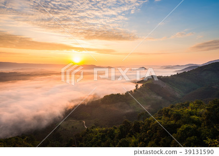 Sunrise and the mist in winter morning 39131590