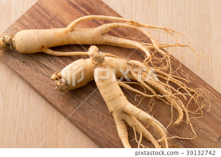 Ginseng on a hair carrot board Ginseng on a hair carrot board 39132742