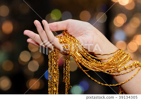 Beautiful woman hand hold gold necklace jewelry Beautiful woman hand hold gold necklace jewelry 39134305