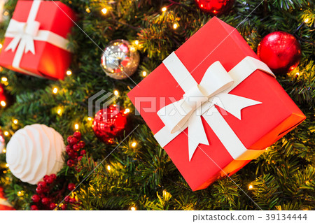 Christmas gift box Christmas gift box 39134444