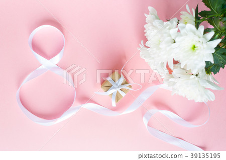 White gift celebration ribbon in 8 digit shape White gift celebration ribbon in 8 digit shape 39135195
