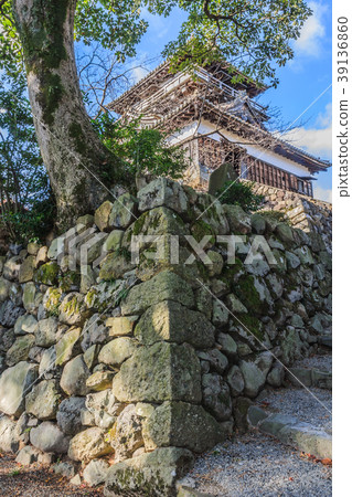 Maruoka城堡塔的風景在秋天防禦 39136860