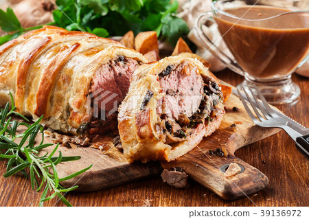Pork tenderloin in wellington style in puff pastry Pork tenderloin in wellington style in puff pastry 39136972