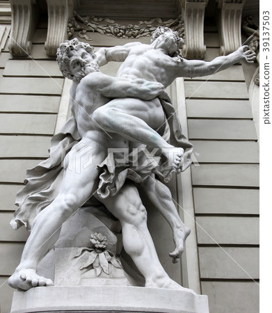 Hercules fighting Antaeus, Hofburg, Vienna 39137503