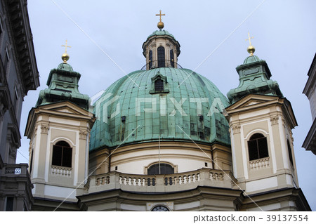 Vienna, Austria - famous Peterskirche Vienna, Austria - famous Peterskirche 39137554