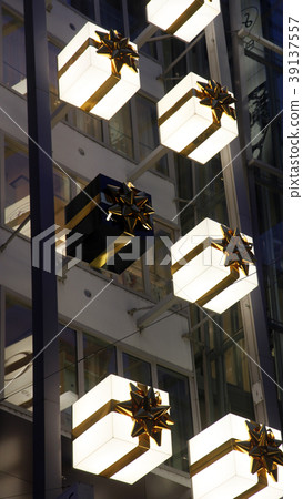 A department store Christmas lights in Vienna A department store Christmas lights in Vienna 39137557