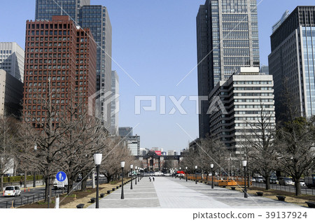 Tokyo cityscape in Japan Tokyo Station Marunouchi station square reborn. Related search Tokyo station square renewal scenery photograph 39137924