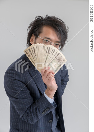 穿著西裝的男人，有著巨大的吸引力 39138103