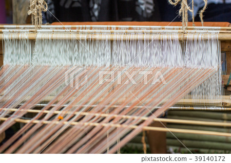 Household Loom weaving  39140172