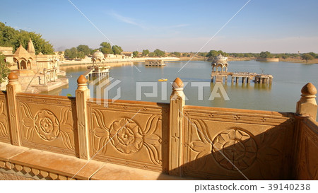 Jaisalmer: Gadi Sagar lake (with chhatris) Jaisalmer: Gadi Sagar lake (with chhatris) 39140238