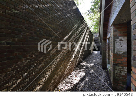 Fukayama Daiichi Battery遺址彈藥庫，倉庫遺跡（Wakayama Wakayama City Miyama） 39140548