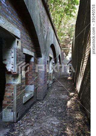 Fukayama Daiichi Battery ruins Ammunition depot, warehouse trace (Wakayama Wakayama City Miyama) 39140558